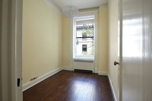 Building Photo - 20 E 80th St