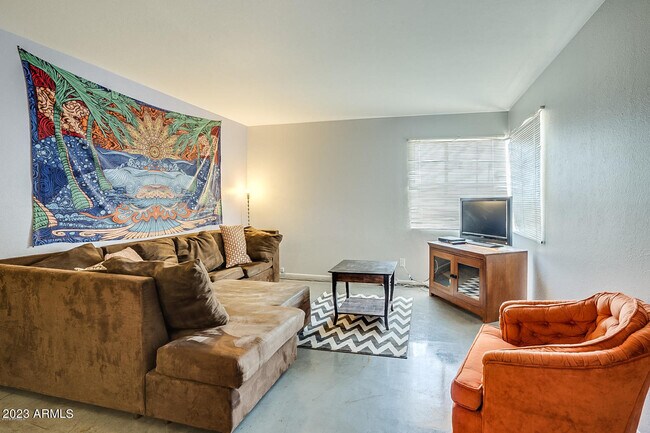 Foto del edificio - 1425 S Bonarden Ln