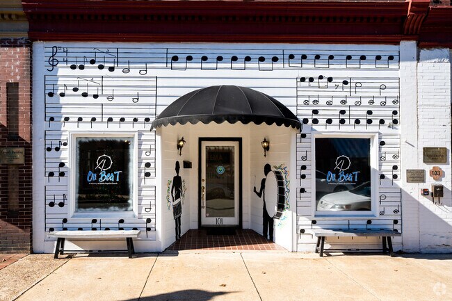 Downtown Selma is full of cute stores and restaurants.