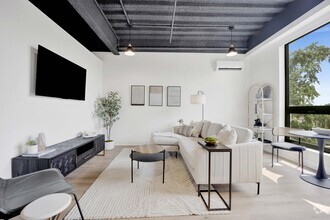 Building Photo - 1802 W Berenice Ave