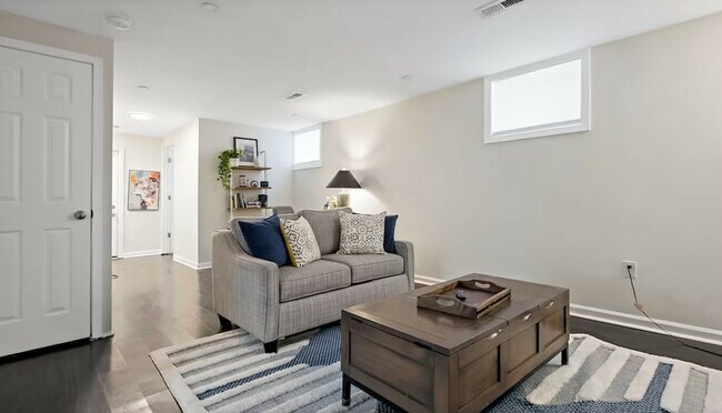Foto del edificio - 6514 Adak St