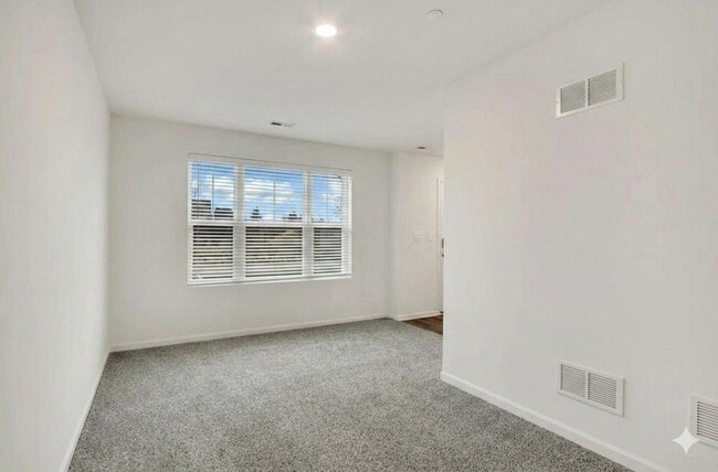 Building Photo - 324 Basin Ct