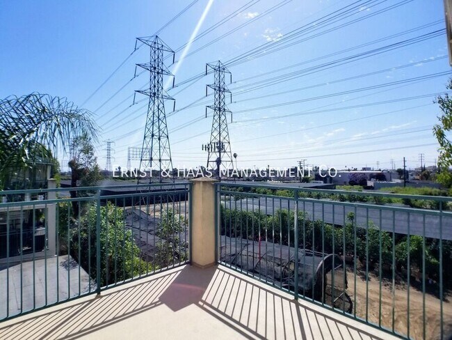 Foto del edificio - 6350 E Gage Ave