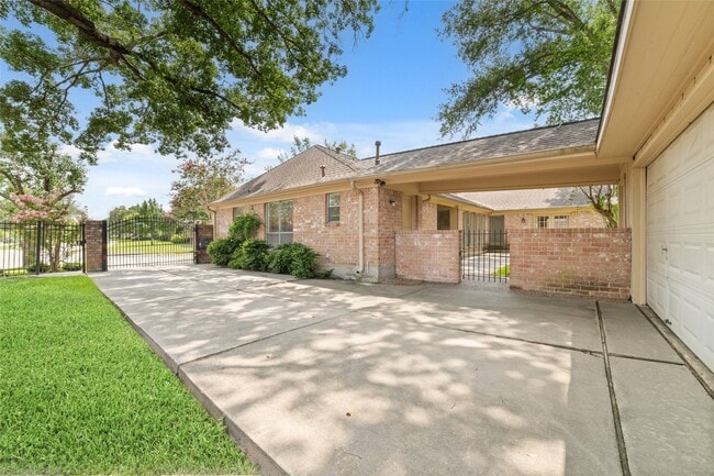 Building Photo - 11838 Riverview Dr