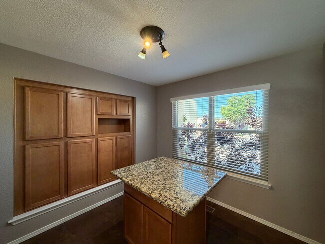Foto del edificio - 2 Bedroom Single Story Home Available Near Paseo Del Norte Blvd NE & Wyoming Blvd NE!