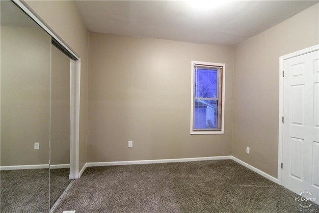 Foto del edificio - 7583 Henry St