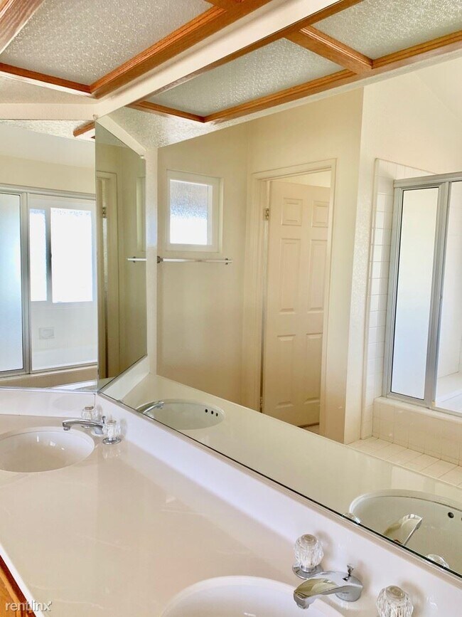 Foto del edificio - 3 br, 2 bath House - 15700 Laguna Ave