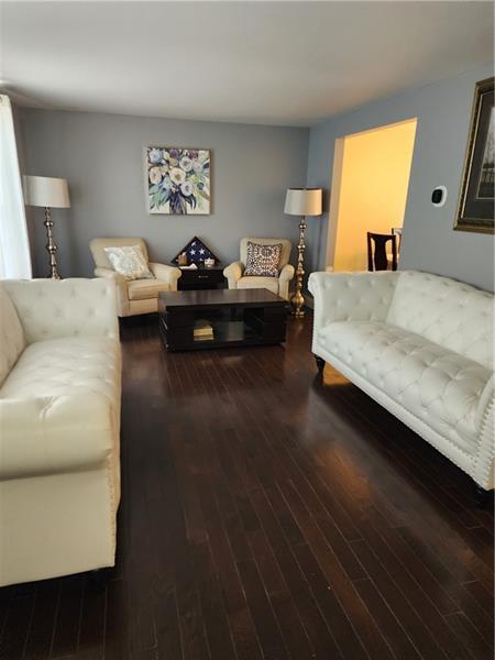 Foto del edificio - 1376 Pheasant Cir