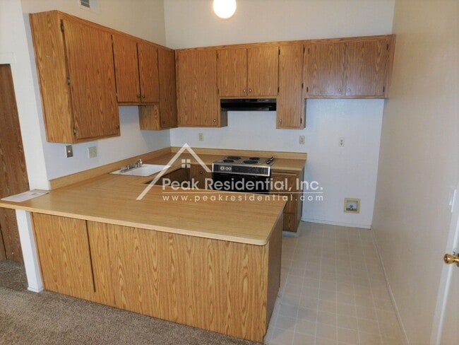 Building Photo - Spacious 2bd/2ba Foothill Farms Duplex wit...