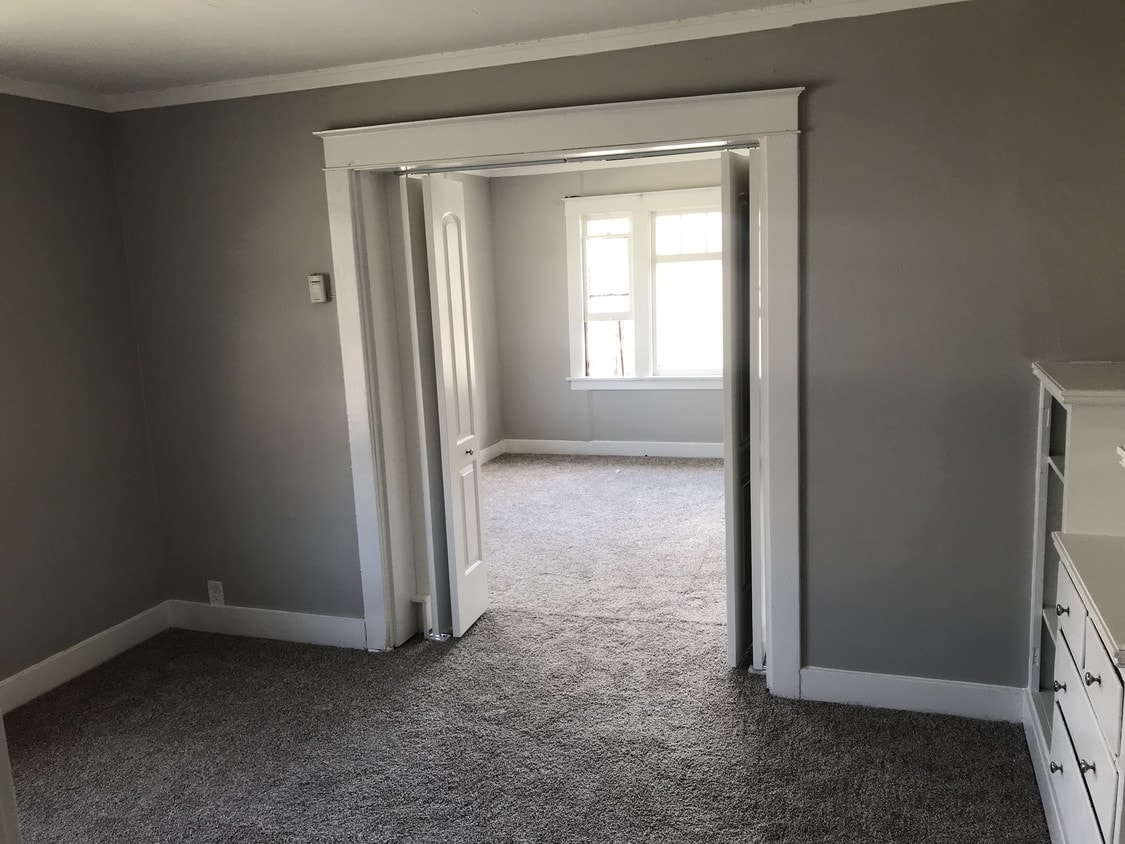 Primary Photo - 509 N Virginia Ct