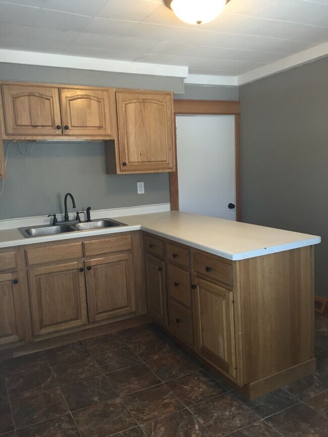 Foto del edificio - 920.5 E. 5th Street- Charming Cottage
