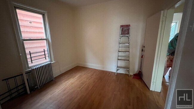 Building Photo - NATURALLY BRIGHT 2 BEDROOMS  EAST 34 STREE...
