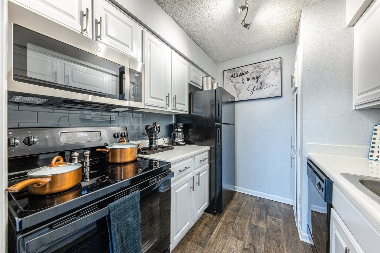 The Landing at Clear Lake 240 El Dorado Blvd ster, TX