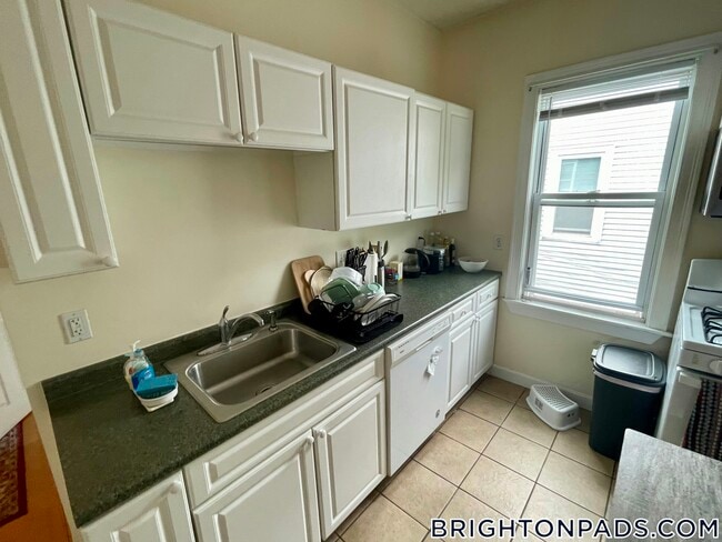 Building Photo - 40 Litchfield St