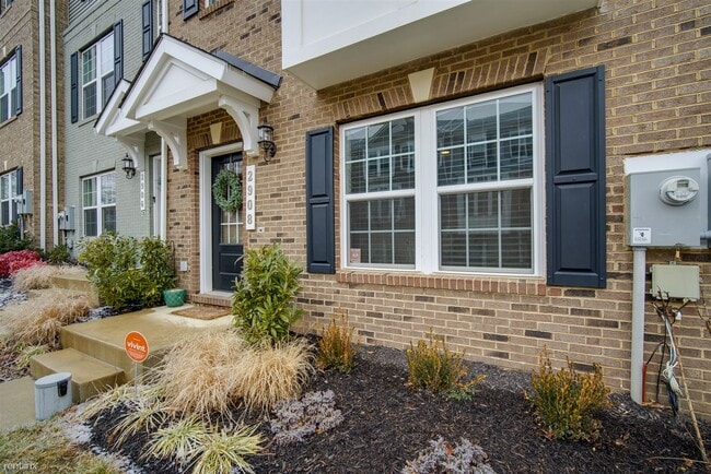 Building Photo - 3 br, 2.5 bath Townhome - 2908 Pinebrook Rd