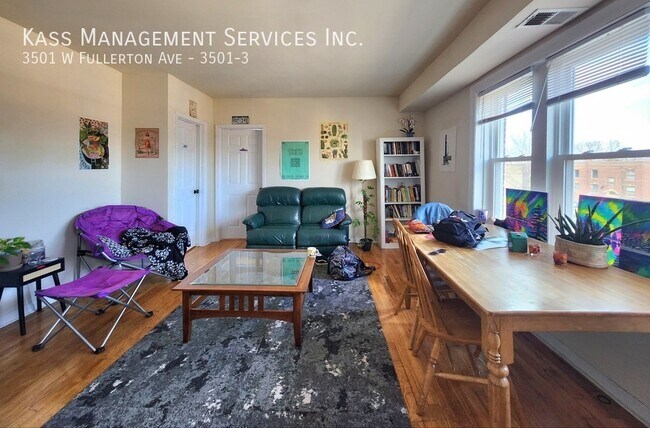 Building Photo - Remodeled Logan Square 2 Bed, New Kit, SS,...