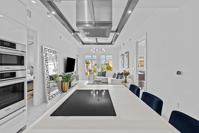 Building Photo - 155 E Boca Raton Rd