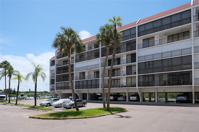 Building Photo - 19111 Vista Bay Dr