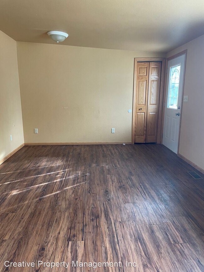 Building Photo - 3 br, 1 bath House - 10 18th St SW