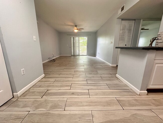 Building Photo - 50% OFF FIRST MONTH'S RENT ---- Recently Remodeled 2B/2B Unfurnished Condo in Indian Lake