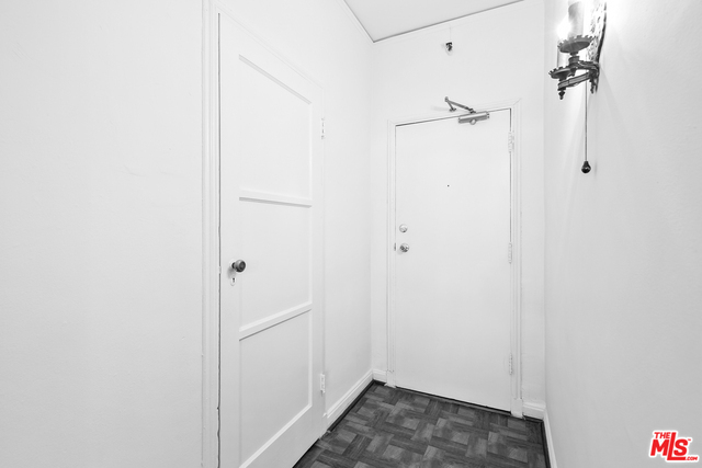 Building Photo - 634 S Gramercy Pl