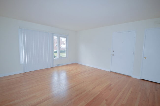 Building Photo - 1153 Deerfield Rd