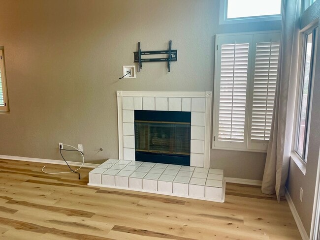 Building Photo - Rent the lifestyle Lake San Marcos is known for