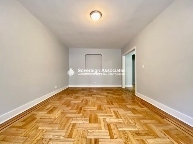 Foto del edificio - 100 Bennett Ave