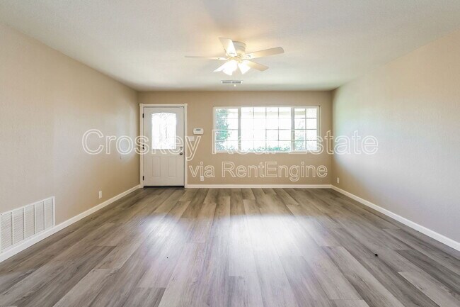 Building Photo - 322 Sweeney Rd