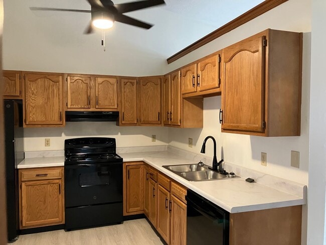 Building Photo - Ranch Condo with 2 Bedrooms, 1 Bath, and 1-Car Attached Garage in Troy, Ohio - Coming in July!