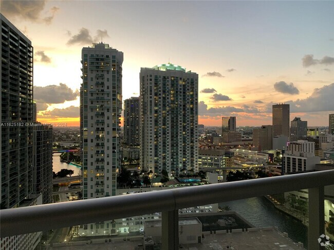 Building Photo - 485 Brickell Ave