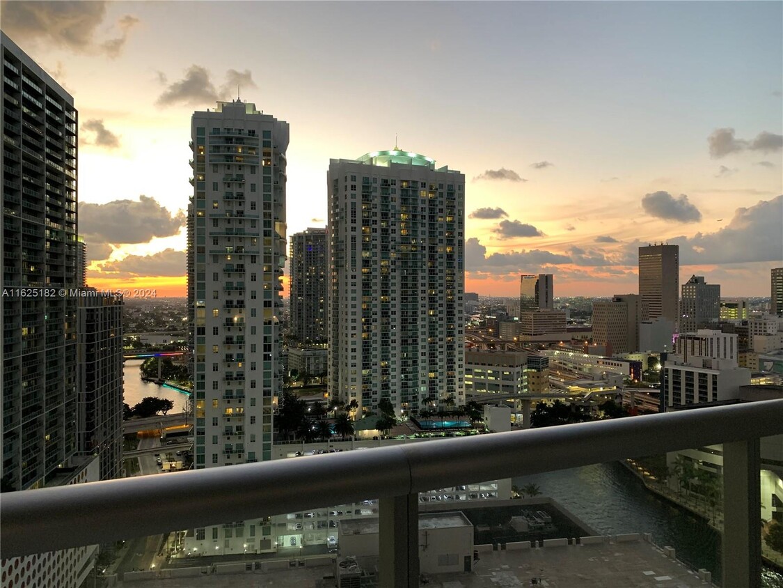 Foto principal - 485 Brickell Ave