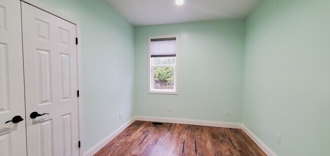 Foto del edificio - 4-bedroom 3-bathroom home minutes to Downt...