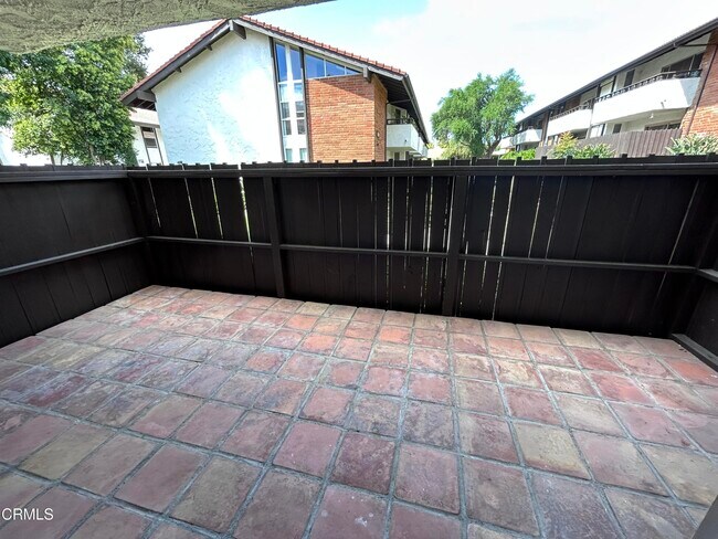 Foto del edificio - 31558 Agoura Rd