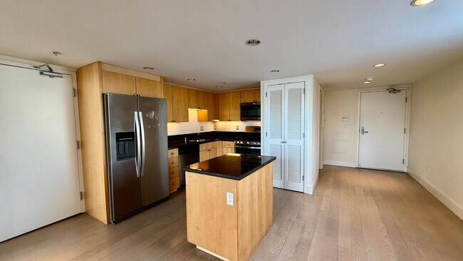 Foto del edificio - SOMA 1BR/2BA Loft with Expansive Space and...