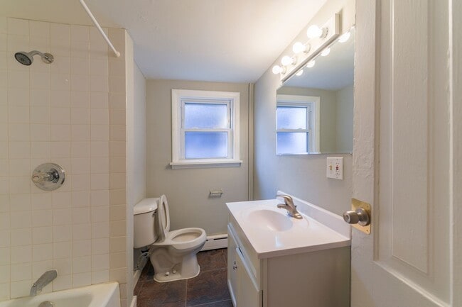 Foto del edificio - 2217-2217 Grand Ave S