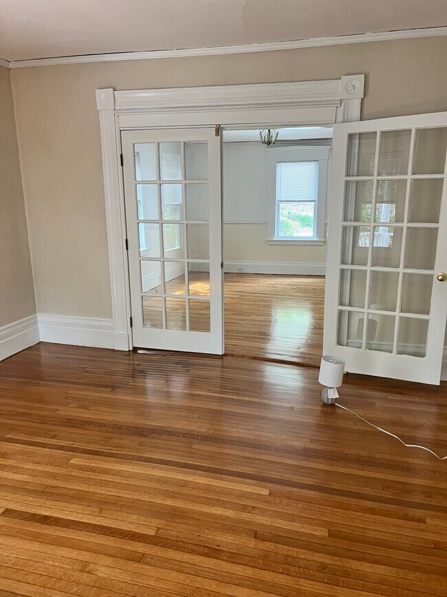 gleaming hw floors in livingroom - 103 Pleasant St