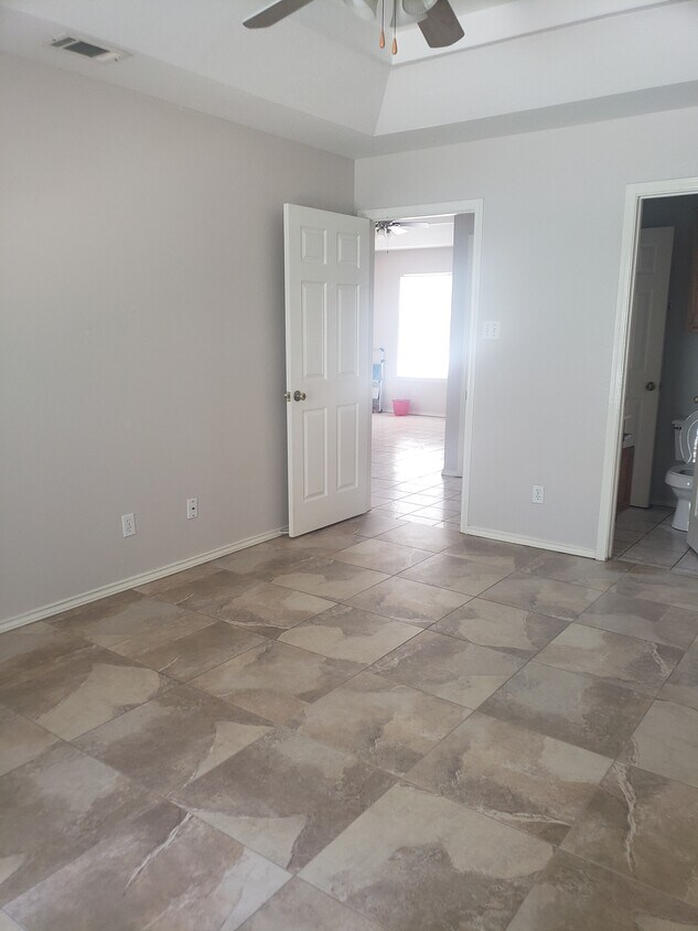 Foto del edificio - 1710 Lexington Cir