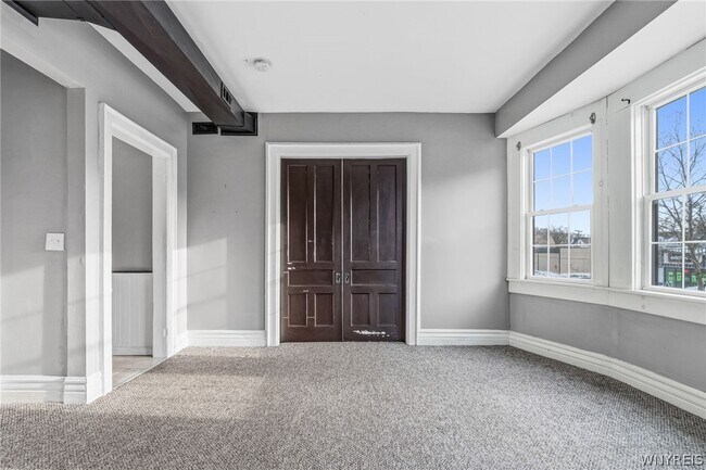 Foto del edificio - 2114 Seneca St