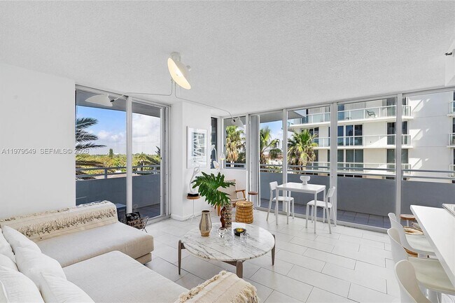 Foto del edificio - 8911 Collins Ave