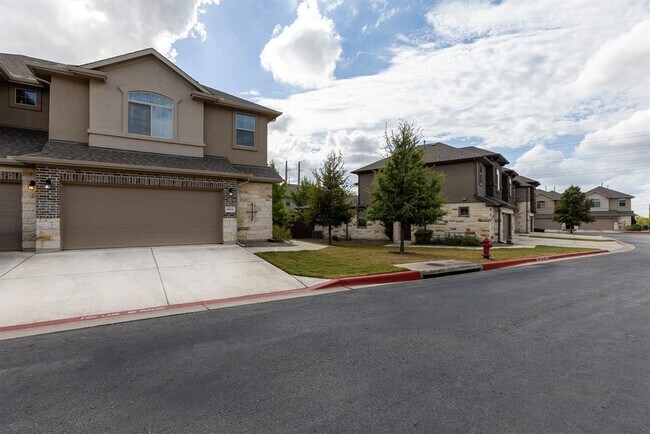 Building Photo - 2880 Donnell Dr