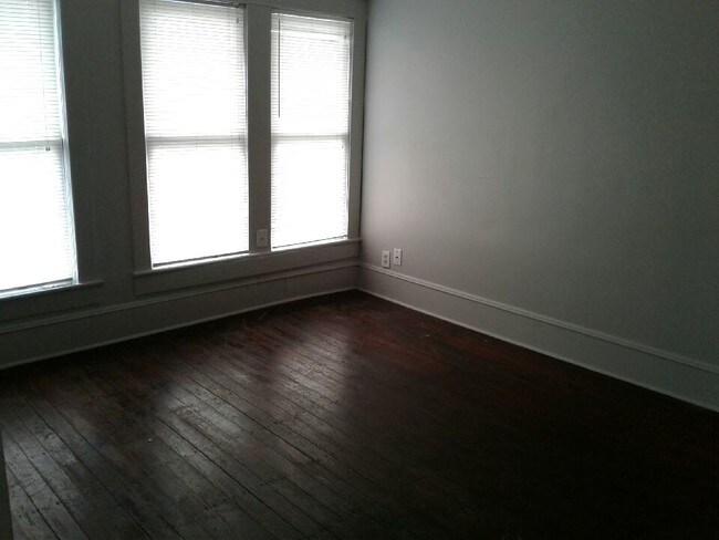 Foto del edificio - 802-806 Hancock Ave