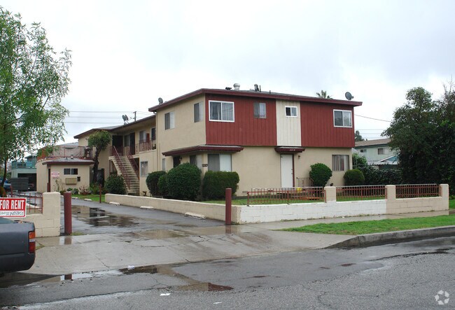 Building Photo - 5914-5920 Willowcrest Ave