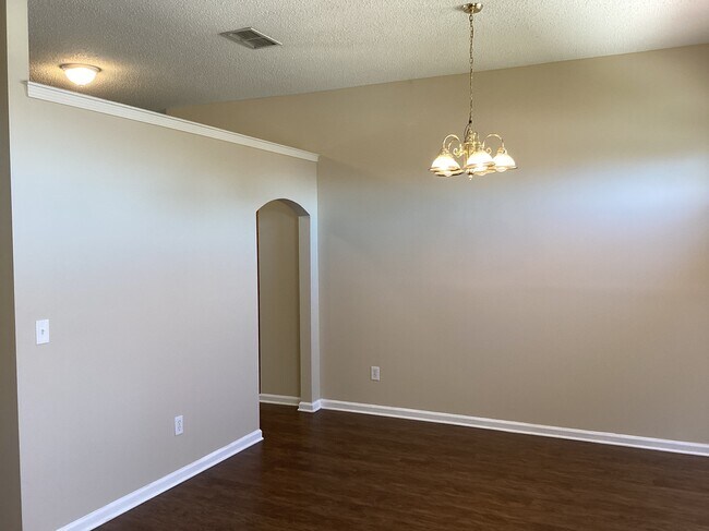 Foto del edificio - 468 Hillside Dr