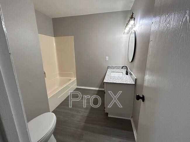 Foto del edificio - 1702 S Powell St