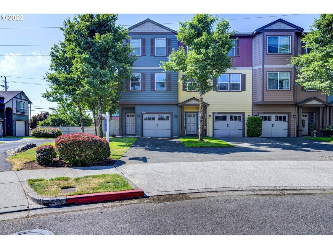 Primary Photo - 8209 NE 53rd Way