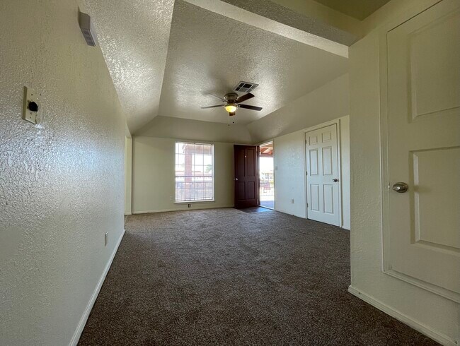 Building Photo - 2210 Sambrano Ave