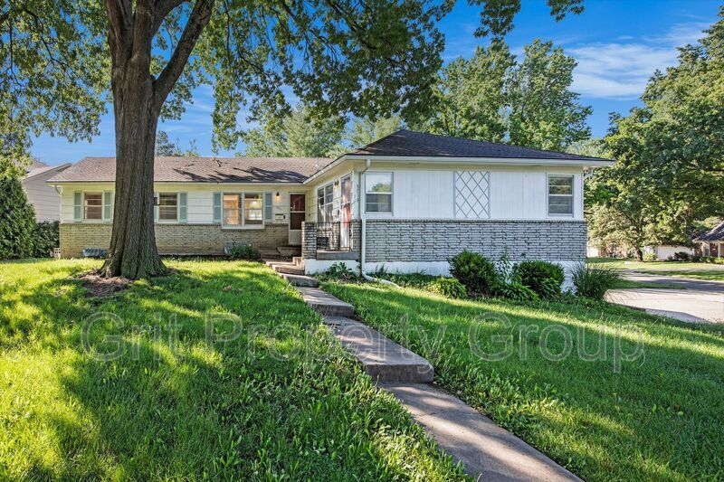 Foto principal - 5717 W 97th St