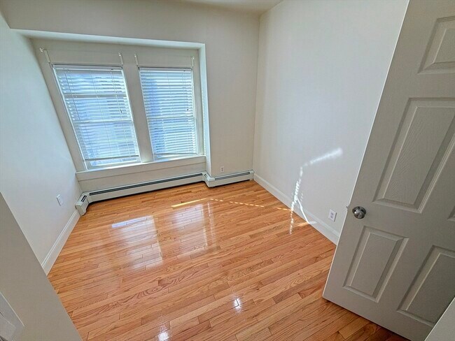 Foto del edificio - 130 W 8th St