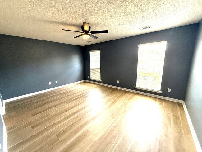 Foto del edificio - ** 3 Bed 2 Bath located in Cotton Lakes ** Call 334-366-9198 to schedule a self tour